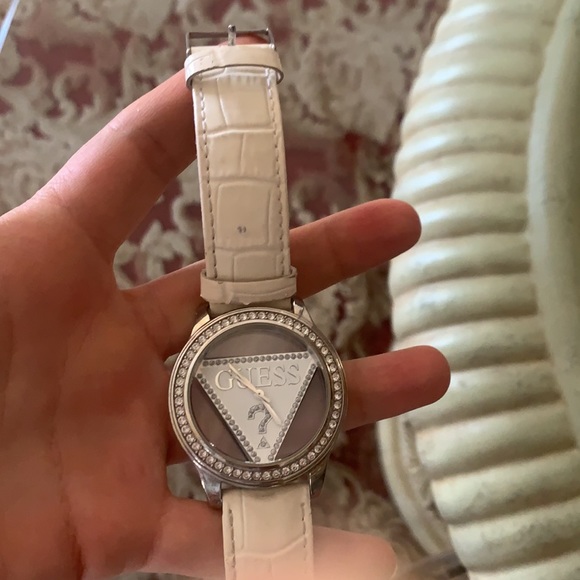 Guess leather white watch - Picture 6 of 6